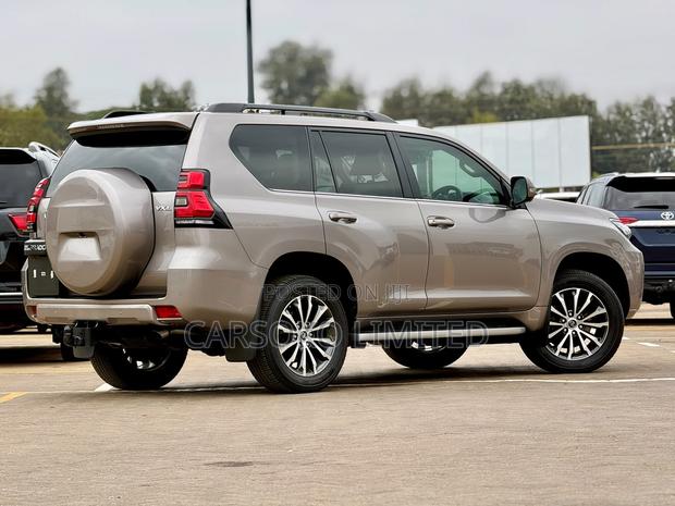 Toyota Land Cruiser Prado 2.8 2022 Brown