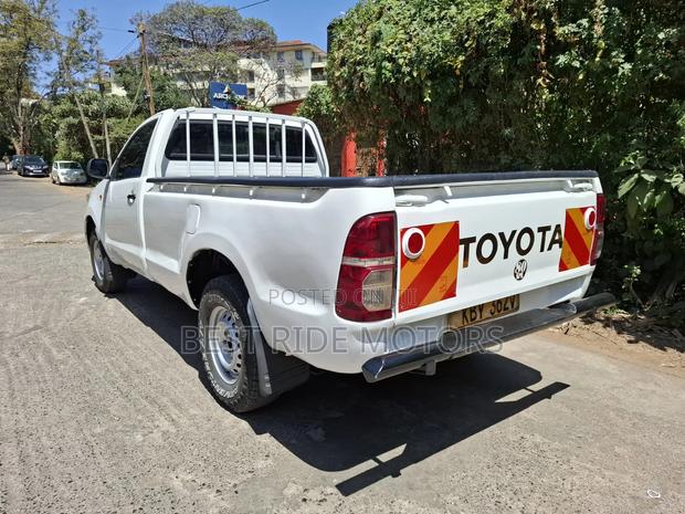 Toyota Hilux 2013 Off white