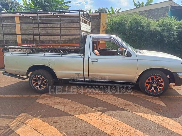 Nissan Hardbody 1999 Silver