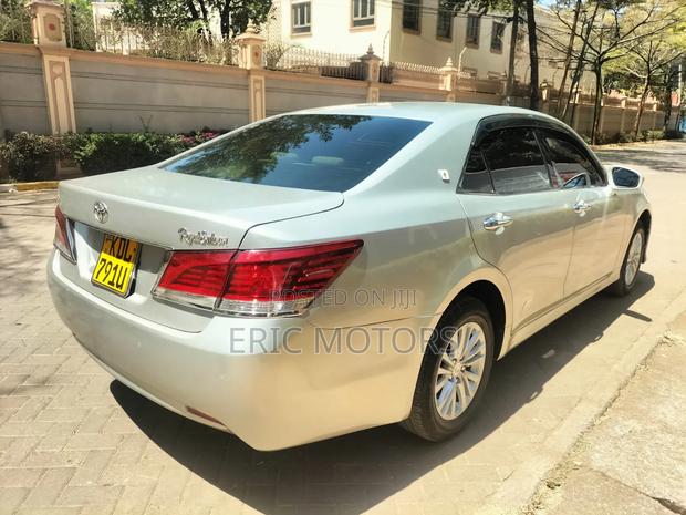 Toyota Crown 2016 Silver