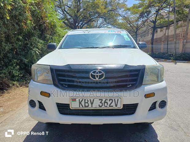 Toyota Hilux 2013 White