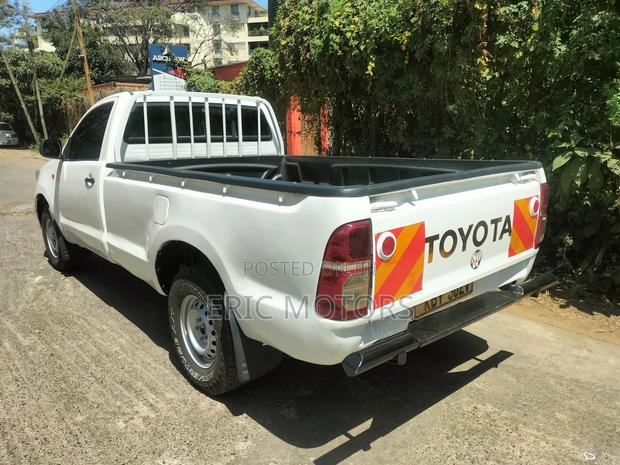 Toyota Hilux 2013 White