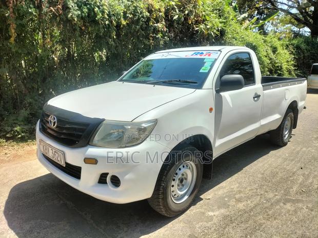 Toyota Hilux 2013 White