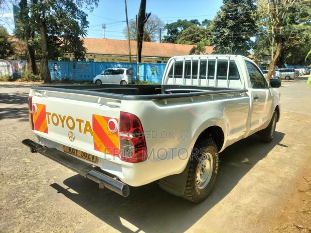 Toyota Hilux 2013 White