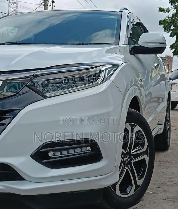 Honda Vezel 2019 Off white