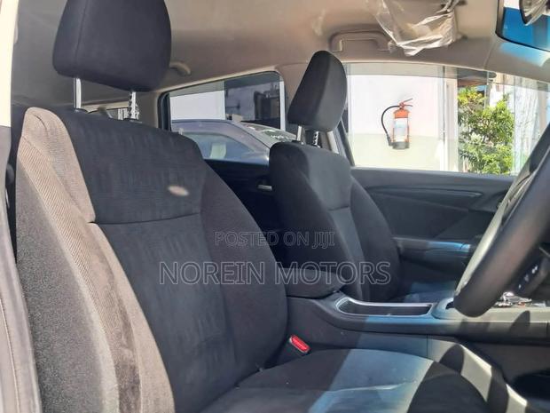 Honda Fit Shuttle 2019 Silver