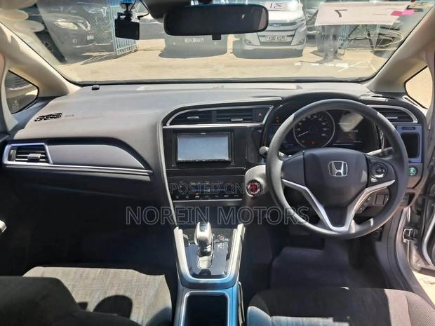 Honda Fit Shuttle 2019 Silver