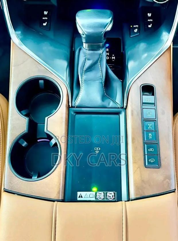 Lexus LX 2023 Pearl