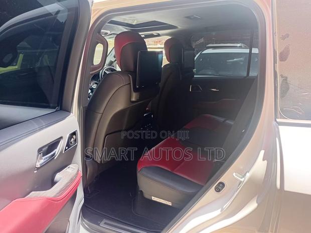 Toyota Land Cruiser LC300 2022 White