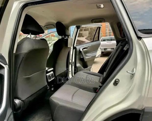 Toyota RAV4 2019 White