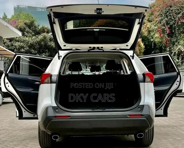 Toyota RAV4 2019 White