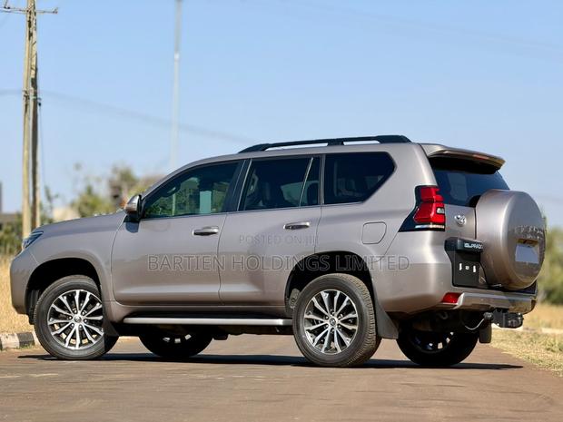 Toyota Land Cruiser Prado 2.8 2022 Brown