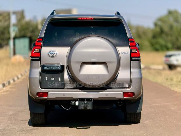 Toyota Land Cruiser Prado 2.8 2022 Brown