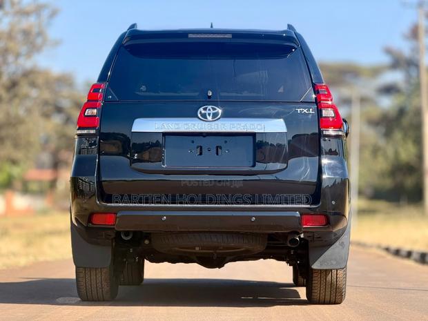 Toyota Land Cruiser Prado 2.8 2022 Black