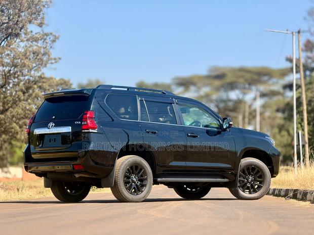 Toyota Land Cruiser Prado 2.8 2022 Black