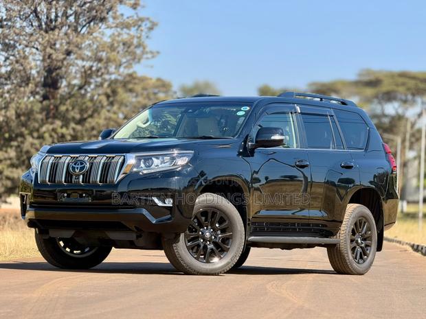 Toyota Land Cruiser Prado 2.8 2022 Black