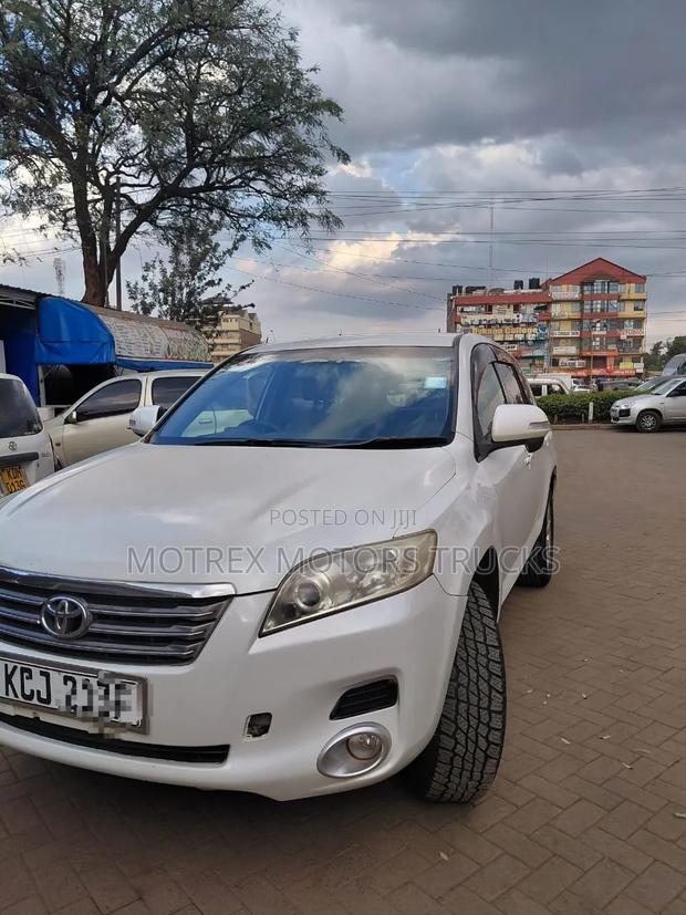 Toyota RAV4 2012 White