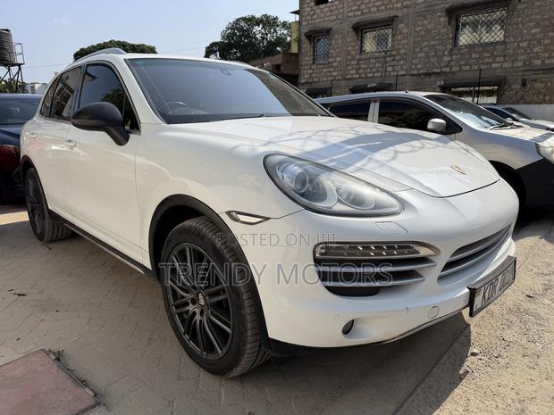 Porsche Cayenne 2014 White