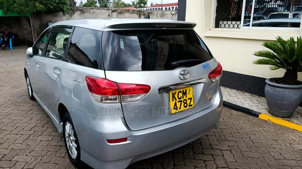 Toyota Wish 2010 Gray