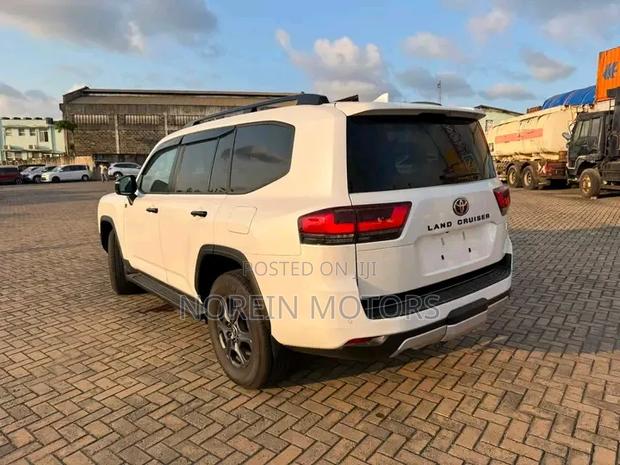 Toyota Land Cruiser 2023 Teal