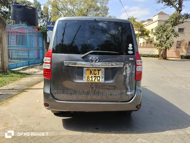Toyota Noah 2011 Gray