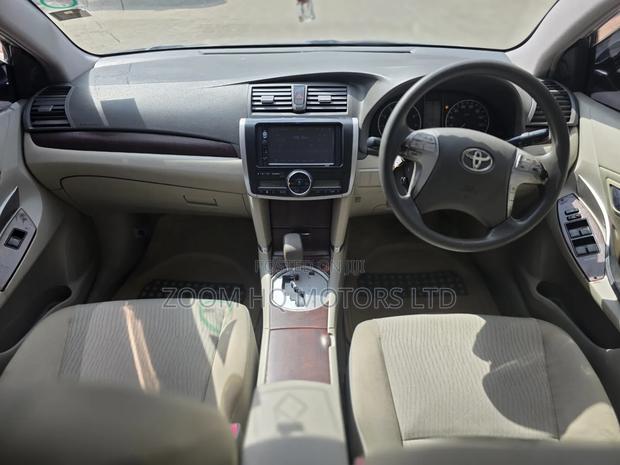 Toyota Premio 2012 Silver