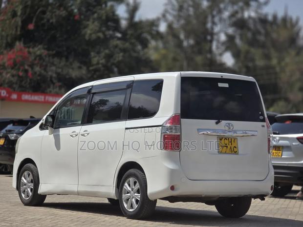 Toyota Noah 2009 White