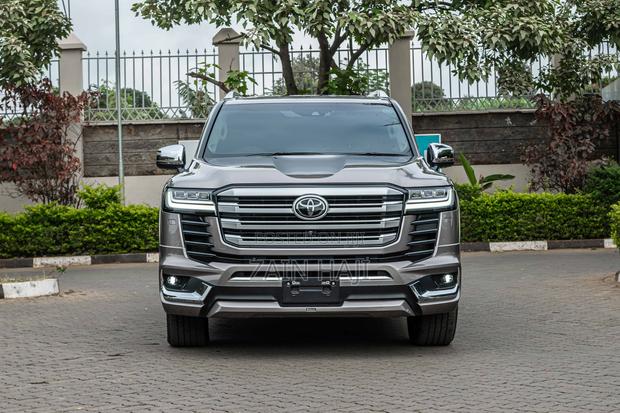 Toyota Land Cruiser LC300 2023 Brown