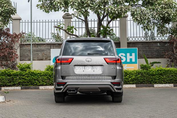 Toyota Land Cruiser LC300 2023 Brown