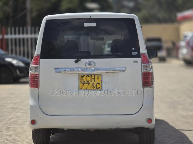 Toyota Noah 2009 White