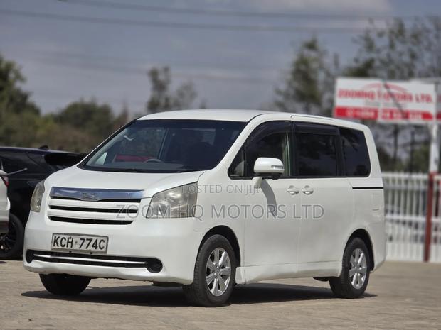 Toyota Noah 2009 White