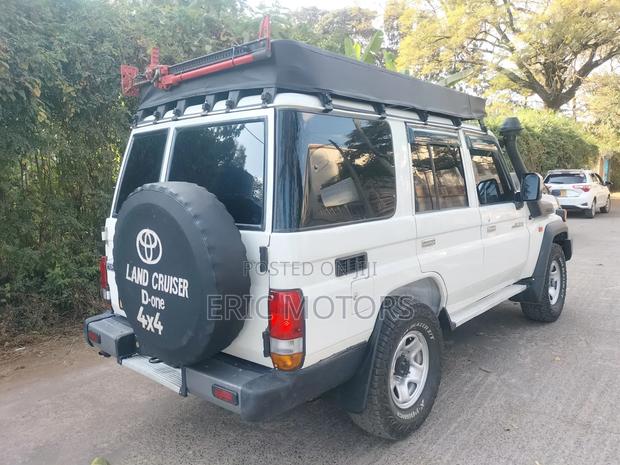 Toyota Land Cruiser 2012 White