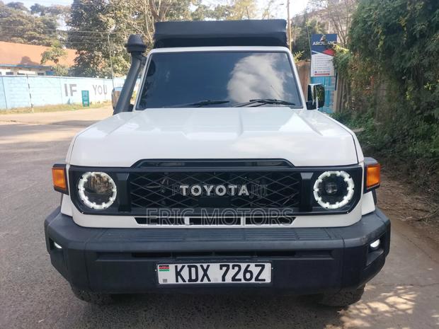 Toyota Land Cruiser 2012 White