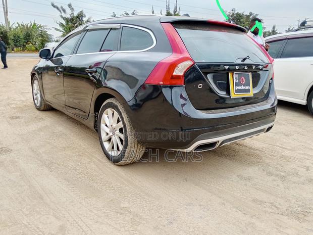 Volvo V60 2015 Black
