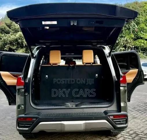 Lexus LX 2022 Green
