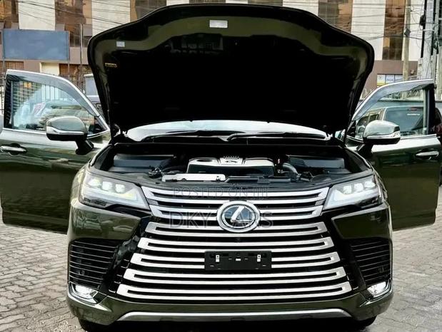 Lexus LX 2022 Green