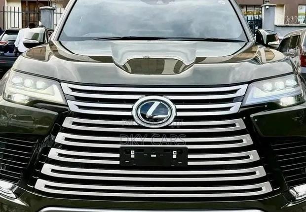 Lexus LX 2022 Green