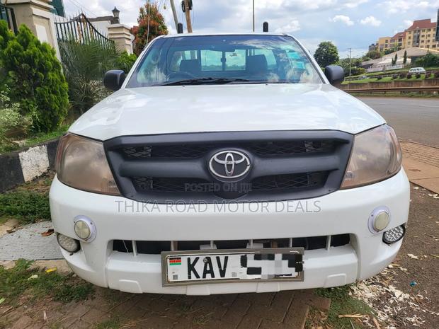 Toyota Hilux 2006 White