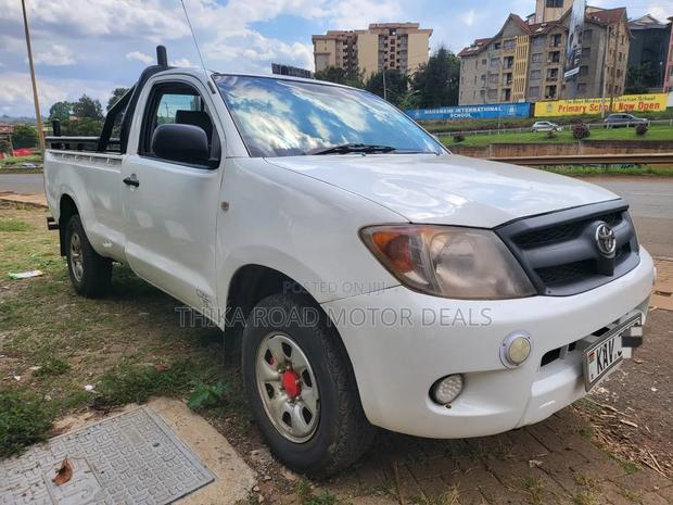 Toyota Hilux 2006 White