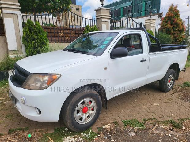 Toyota Hilux 2006 White