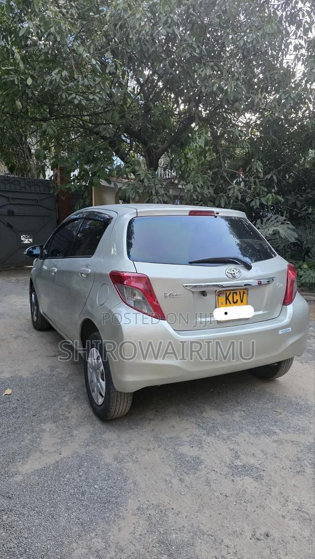 Toyota Vitz 2013 Silver