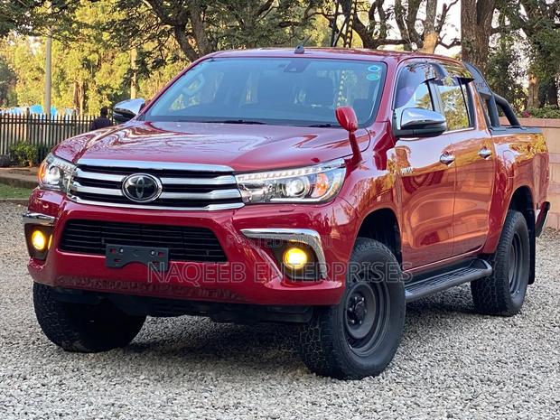 Toyota Hilux 2019 Maroon