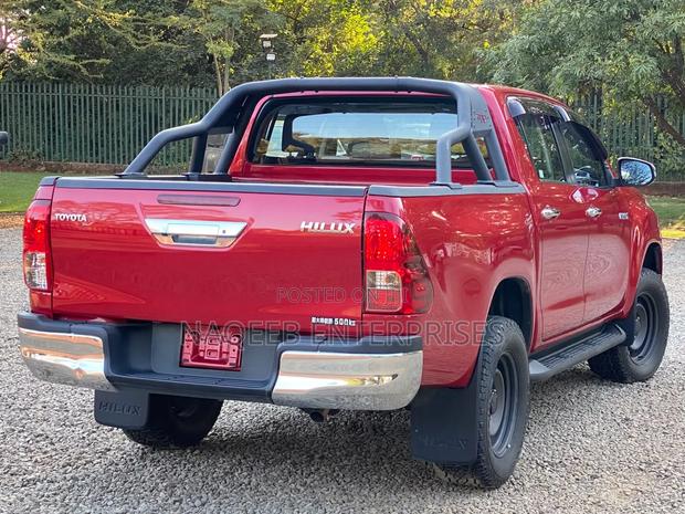 Toyota Hilux 2019 Maroon
