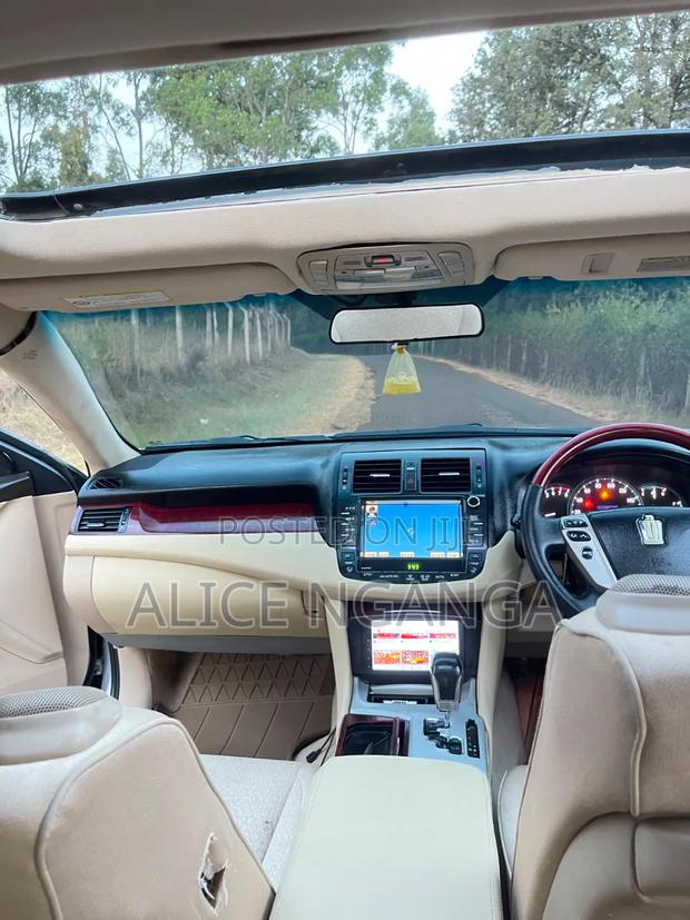 Toyota Crown 2011 Silver