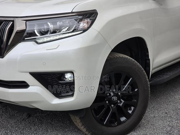Toyota Land Cruiser Prado 2021 White