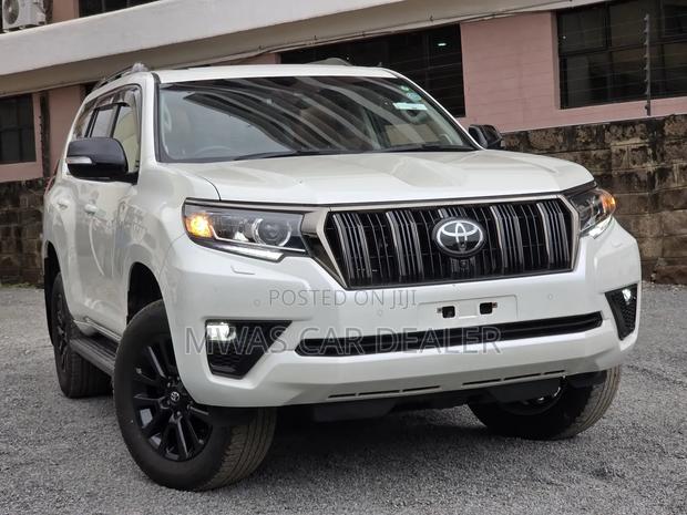 Toyota Land Cruiser Prado 2021 White