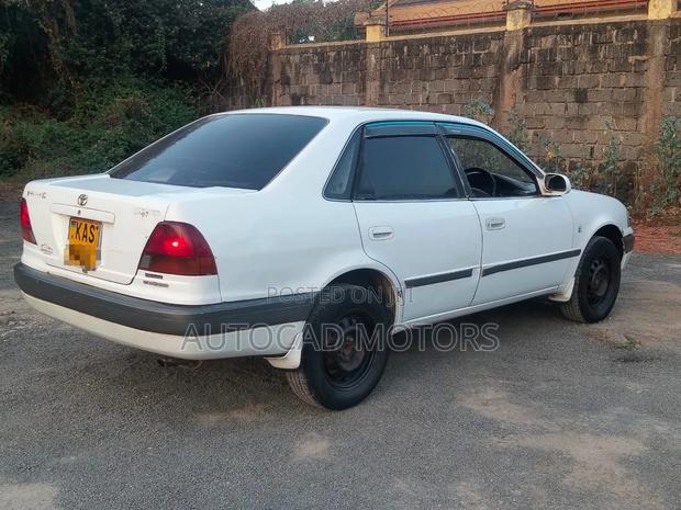 Toyota Corolla 1997 White