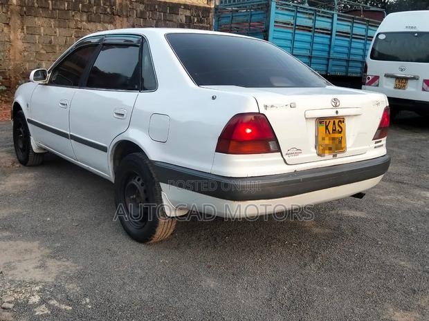 Toyota Corolla 1997 White
