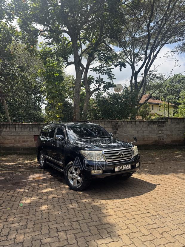 Toyota Land Cruiser 2010 Black