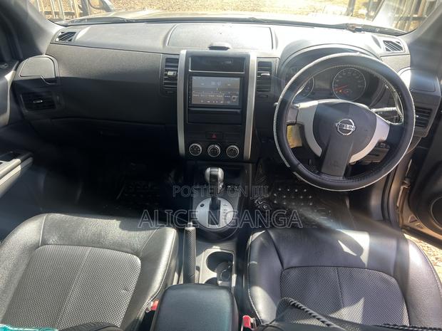 Nissan X-Trail 2011 Gray